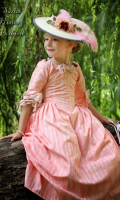 Růžové dívčí šaty