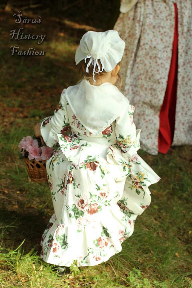 Květované holčičí rokoko šatečky